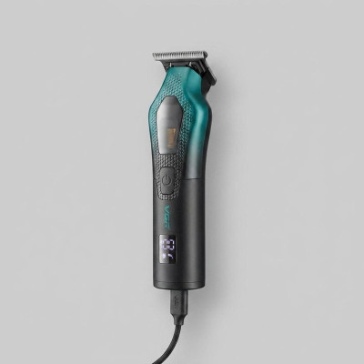 ماشین اصلاح موی سر و صورت وی جی ار مدل V-997 با موتور 11000 دور در دقیقه، باتری لیتیوم یونی 2500 میلی‌آمپر ساعت، تیغه سرامیک ضد التهاب، قابلیت تنظیم سرعت و نمایشگر میزان شارژ