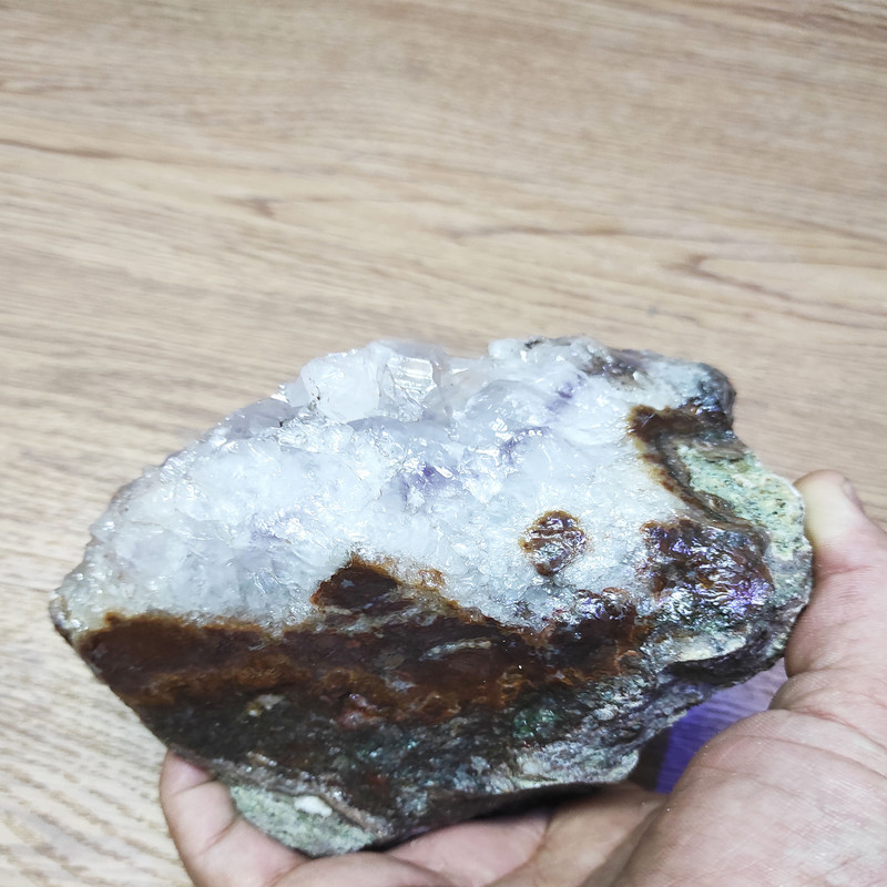 سنگ راف آمیتیست مدل کریستالی کد A48269