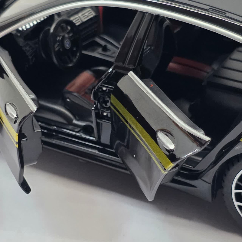 ماکت ماشین ناب سل مدل بی ام و فلزی چراغدار موزیکال BMW M8 MANHART به همراه جاسوییچی