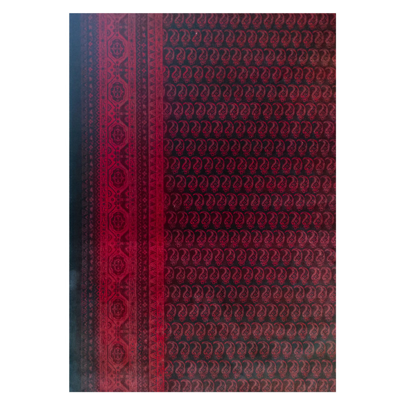 فرش ماشینی 700 شانه فرش مشهد زمینه سرمه‌ای حاشیه لاکی مدل 871338