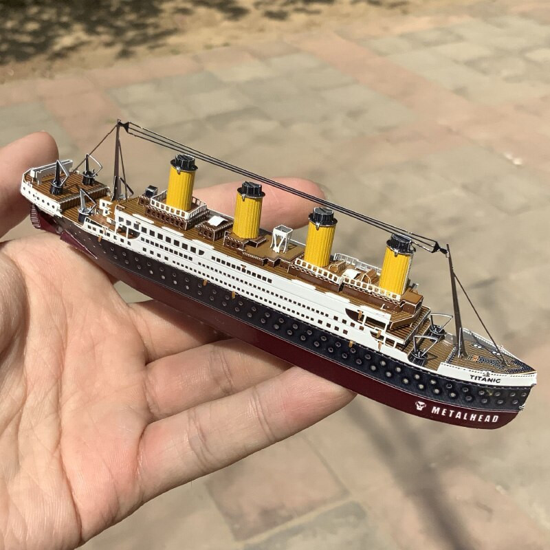 ساختنی مدل Titanic