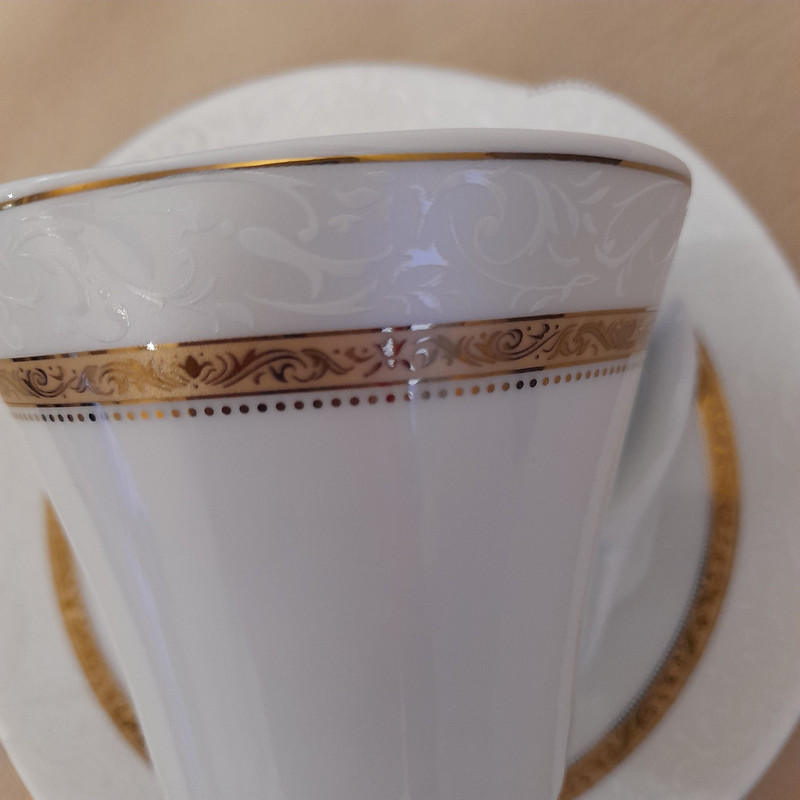 ست فنجان و نعلبکی 12 پارچه مناسب برای 6 نفر چینی تقدیس مدل لب طلایی کد 05