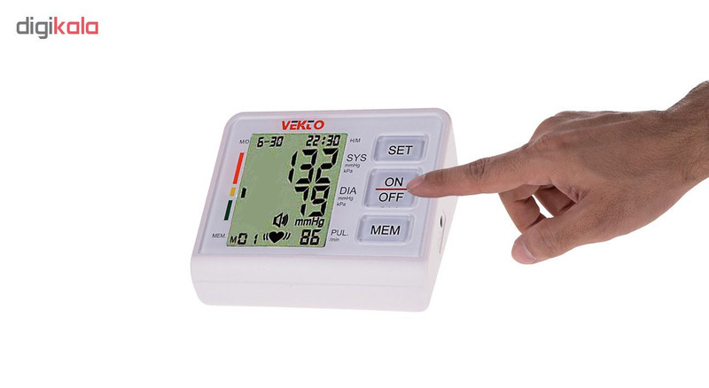 فشارسنج دیجیتال بازویی وکتو مدل PG-800B15S با نمایش میانگین نتایج، منبع تغذیه برق و باتری، سایز بازو 22 تا 32 سانتی‌متر و اقلام همراه آداپتور و کیف نگهدارنده