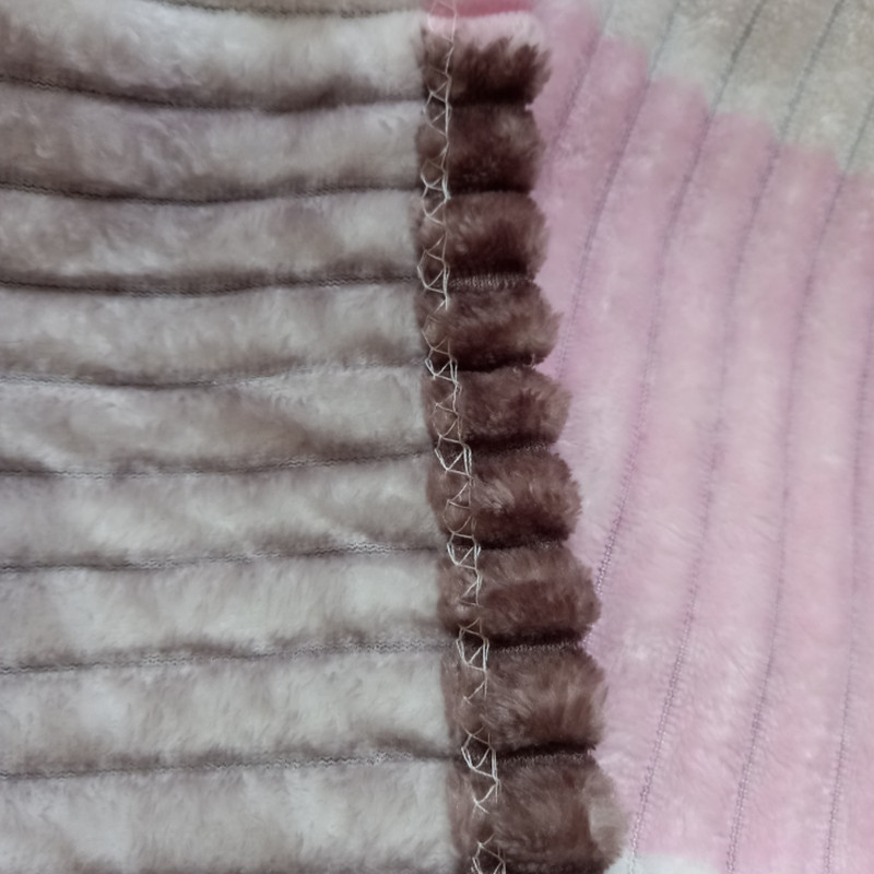 پتوی مسافرتی مدل پلیسه یکنفره کد 00k سایز 200x150 سانتی متر