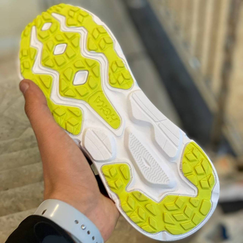 کفش پیاده روی مردانه هوکا مدل Challenger ATR 7 Gore-Tex