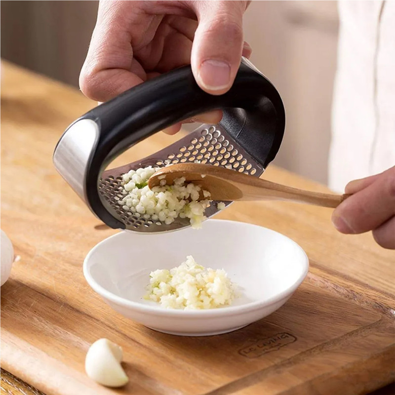 سیر له‌ کن شنگیا مدل GarlicPress کد 248540