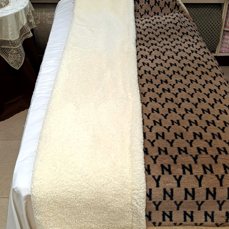 پتو 1 نفره مدل ربیت خزدار پشت تدی سایز 220x160 سانتی‌متر