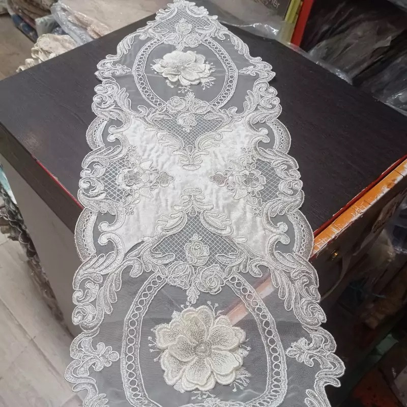 ست رومیزی سه تکه مدل دانتل طرح گل برجسته