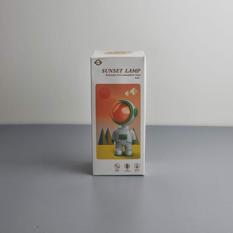 چراغ رومیزی شارژی مدل فضانورد کد SM8106
