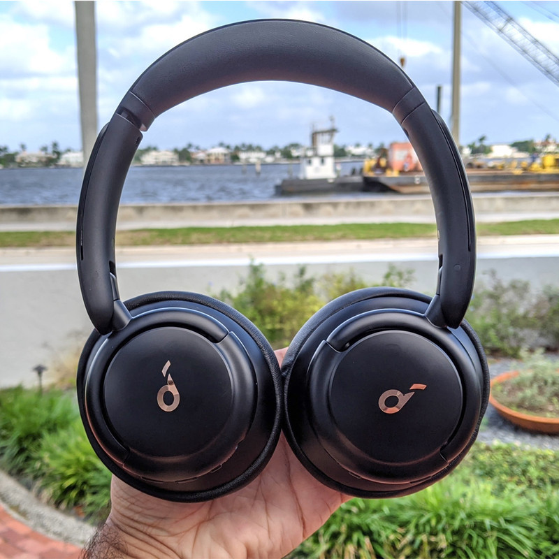 هدفون بلوتوثی انکر مدل SoundCore Life Q30 با نویز کنسلینگ فعال (ANC)، درگاه شارژ USB Type-C، دارای میکروفون دوگانه با حذف نویز، مجهز به فناوری Hi-Res Audio، دارای حالت Transparency برای شنیدن صدای محیط