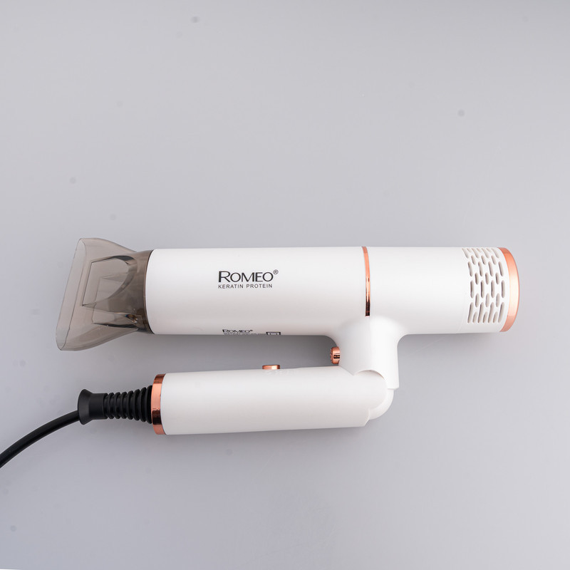 سشوار حرفه‌ای 2000 وات رومئو مدل RM-5656، موتور AC، وزن 600 گرم، المنت سرامیک تورمالین، دارای سری متمرکز‌کننده باریک با ویژگی صاف‌کنندگی، با قابلیت باد سرد