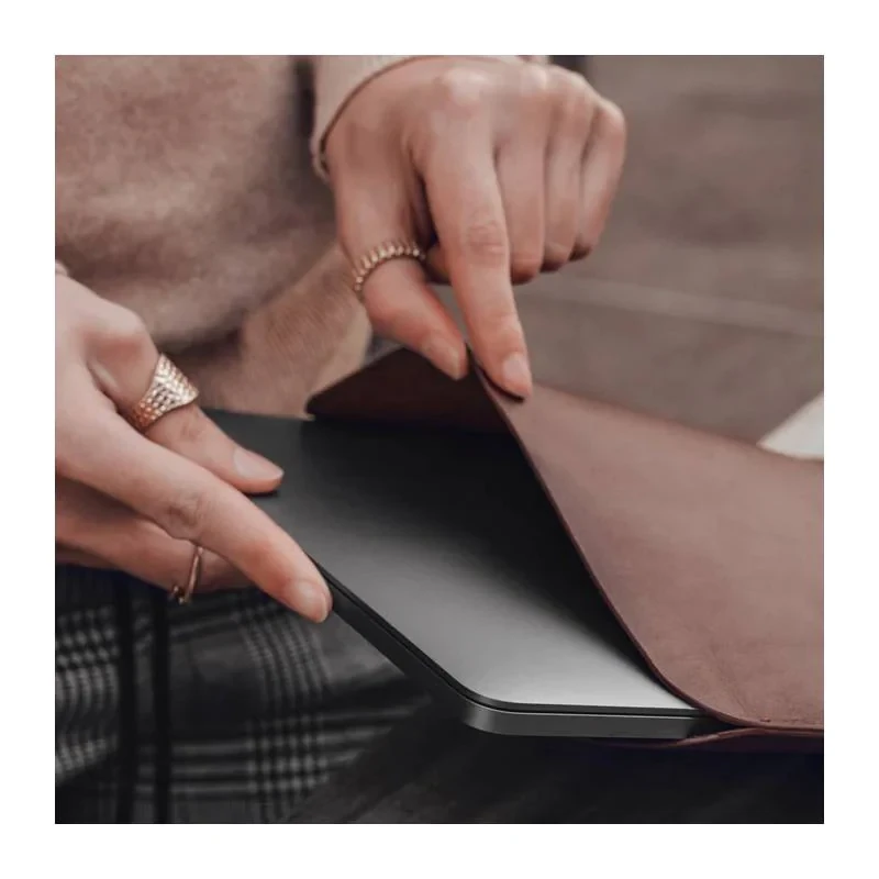کاور لپ تاپ سندمارک مدل Pro Leather مناسب برای لپ تاپ مک بوک 16 اینچی