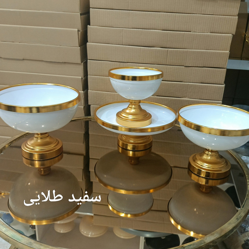 سرویس پذیرایی فلزی پایه‌دار مدل دایره‌ای، مجموعه 4 عددی شامل میوه‌خوری، شیرینی‌خوری، آجیل‌خوری و شکلات‌خوری، مناسب شستشو با دست