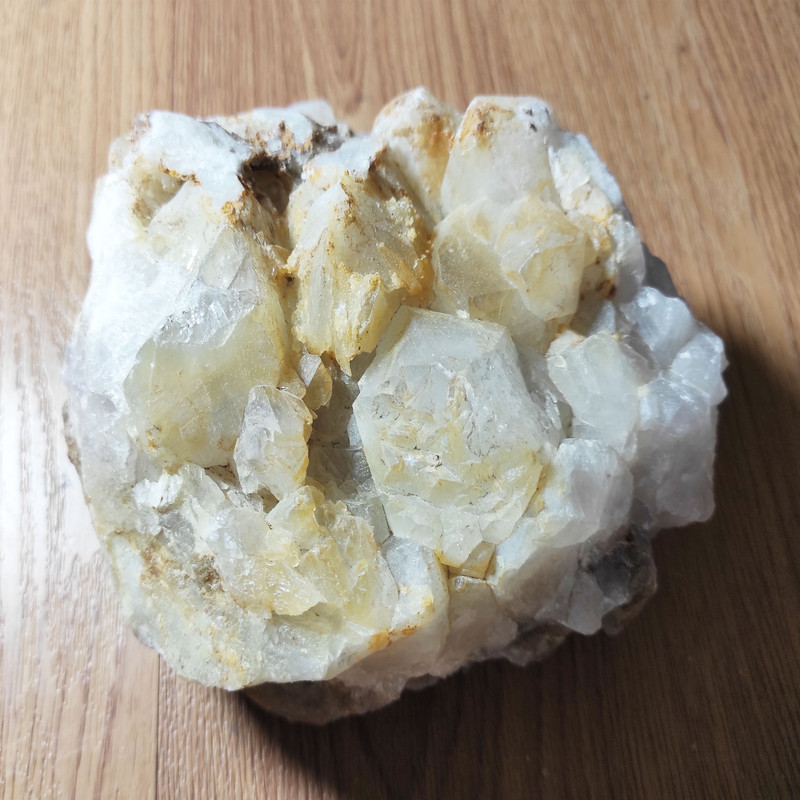 سنگ راف کوارتز مدل کریستالی دانه درشت کد KM171