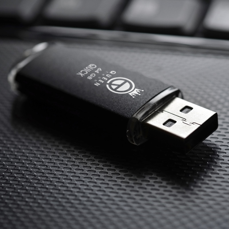 فلش مموری کوئین تک مدل QUICK C-PLUS ظرفیت 64 گیگابایت با رابط USB 2.0 و مبدل USB-C، سرعت انتقال 30 مگابایت بر ثانیه، طراحی درپوش‌دار، مناسب گوشی، تبلت، کامپیوتر و تلویزیون