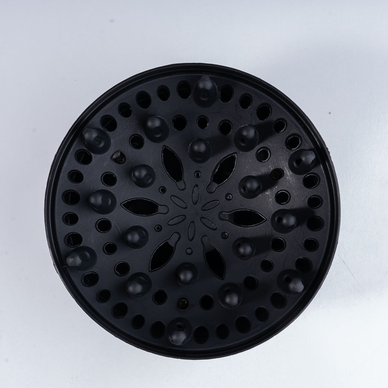 سشوار حرفه‌ای 2400 وات رومئو مدل RM-5050، موتور AC، وزن 450 گرم، المنت فلز، دارای سری متمرکز‌کننده باریک، متمرکز‌کننده پهن با ویژگی صاف‌کنندگی، حجم‌دهندگی، با قابلیت تنظیم دما، باد سرد