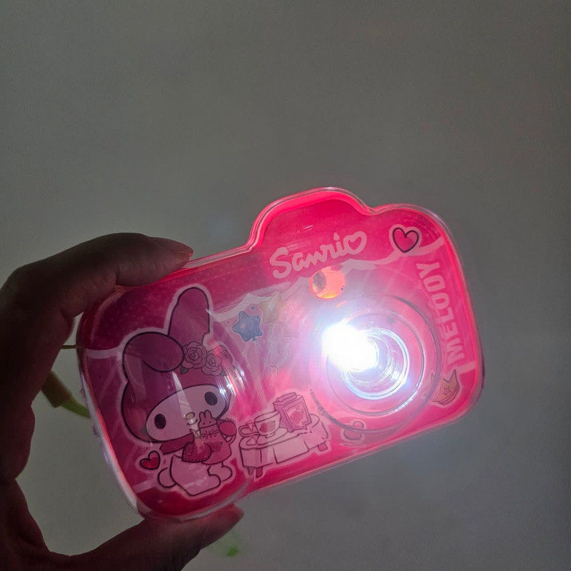 اسباب بازی ناب سل مدل دوربین پروژکتوری ملودی چراغدار به همراه 15 طرح کارتونی کد  MELODY PROJECTOR CAMERA NAAB003
