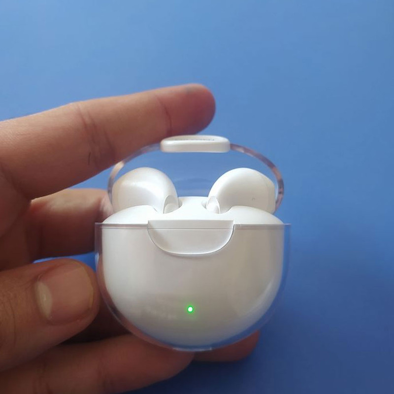 هدغون بلوتوثی مدل air pods m19 بدون قابلیت نویز کنسلینگ، درگاه شارژ microUSB، دارای کنترلر لمسی روی گوشی‌ها، امکان استفاده از محفظه شارژ به عنوان پاور بانک