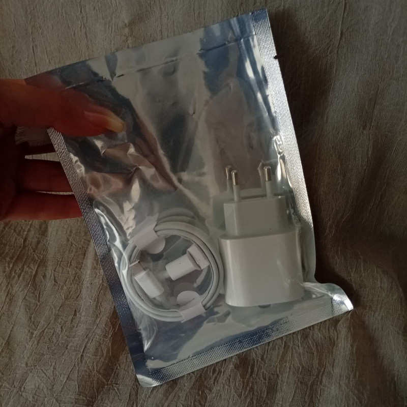 شارژر دیواری 20 وات مدل MAX به همراه کابل USB-C