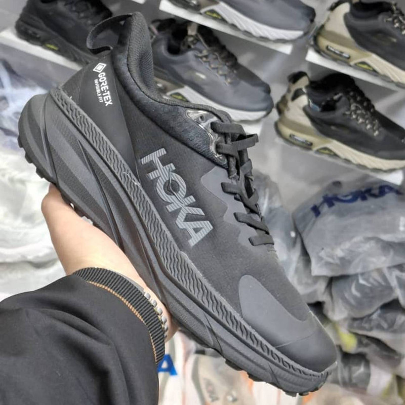 کفش پیاده روی مردانه هوکا مدل Challenger ATR 7 Gore-Tex