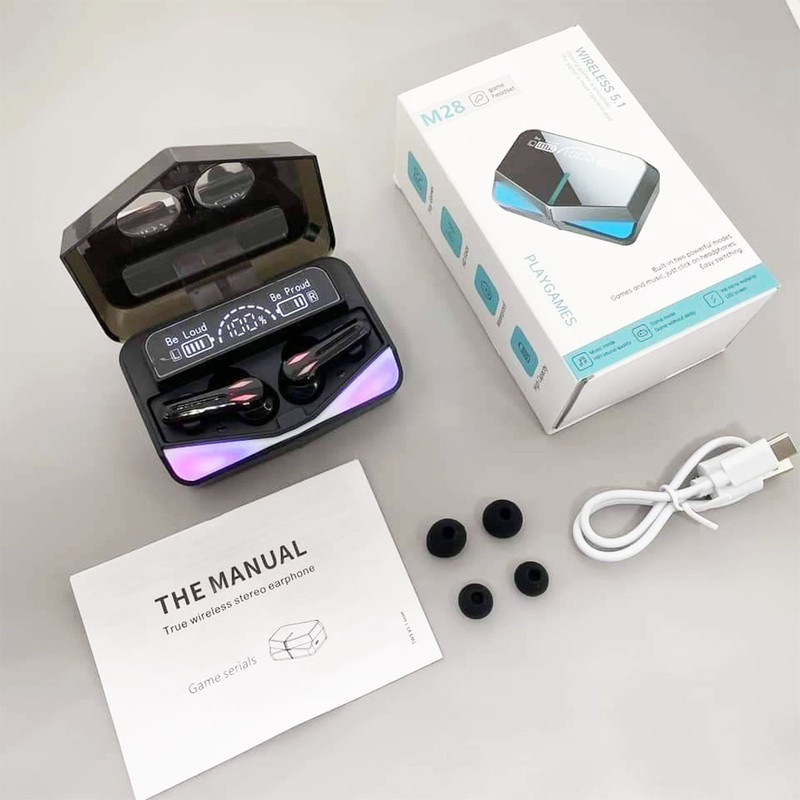 هدفون بلوتوثی داماکس مدل M28-C-Damax بدون قابلیت نویز کنسلینگ، درگاه شارژ USB Type-C، دارای نشانگر LED، نشانگر باتری روی محفظه شارژر
