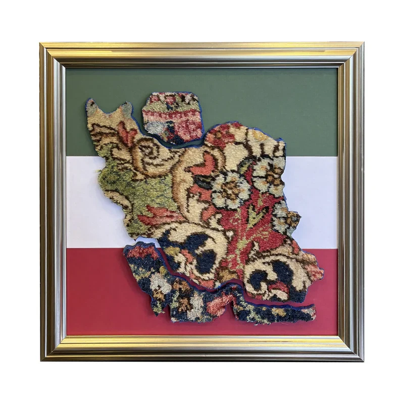 تابلو فرش دستباف طرح قاب فرش نقشه ایران با زمینه پرچم کد ۲۰۱۲