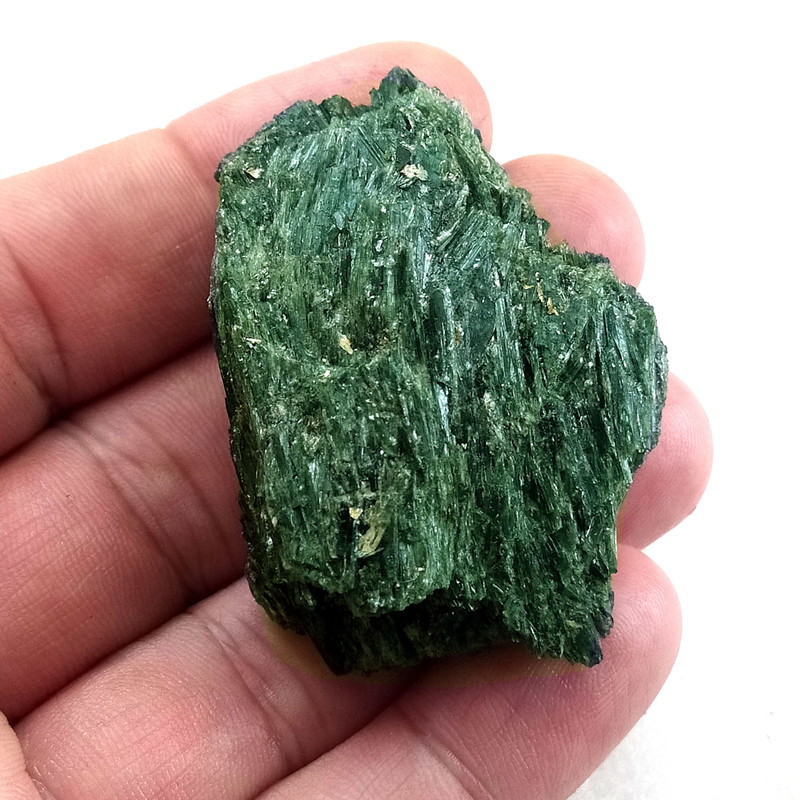 سنگ راف تورمالین مدل صخره ای کد tor510