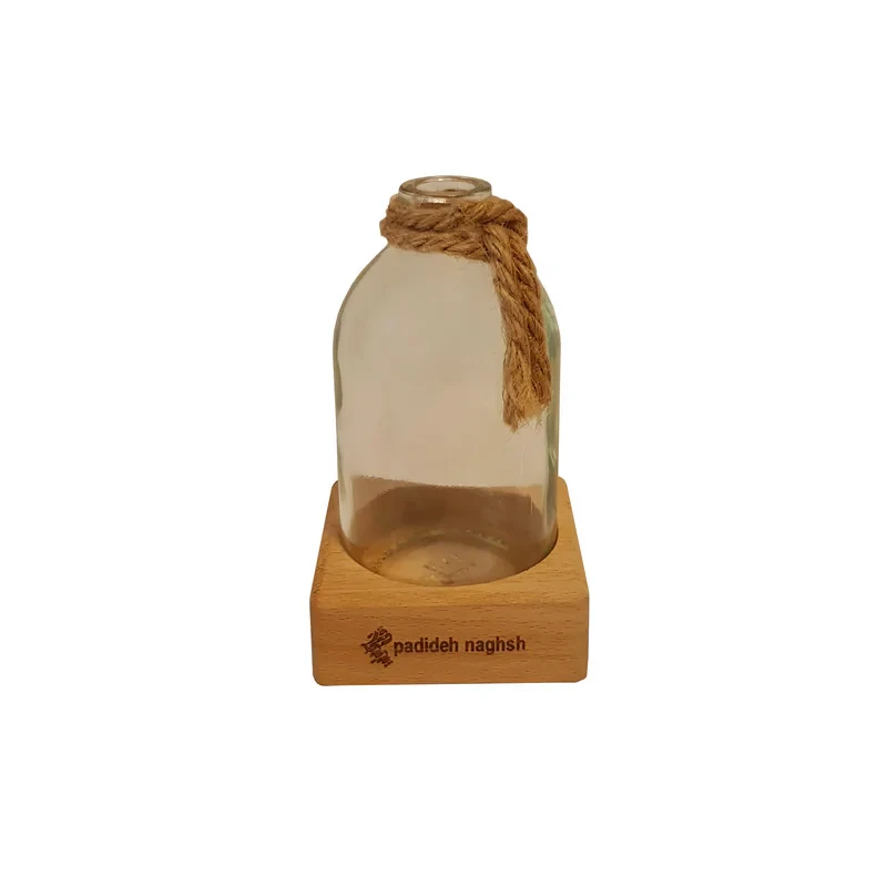 گلدان دکوری شیشه‌ای همراه با پایه چوب راش ابعاد 7x7x11 سانتی‌متر مناسب نگهداری گیاهان آبی و دکوری فضای داخلی