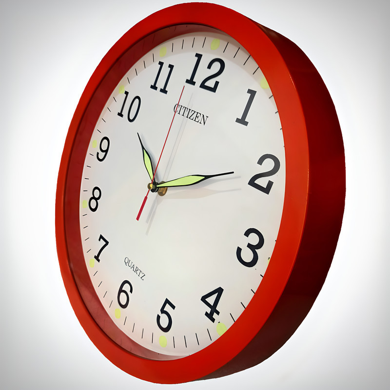 ساعت دیواری عقربه‌ای با نشانگر عددی مدل شب تاب