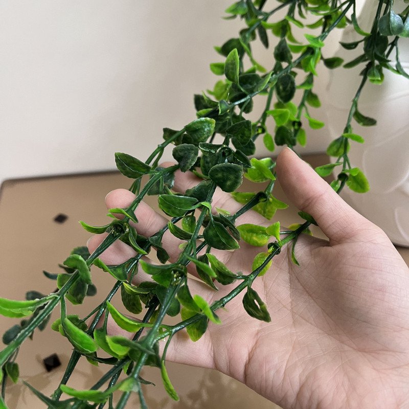 گل مصنوعی برگدار با ابعاد 90×20×10 سانتی‌متر و وزن 100 گرم