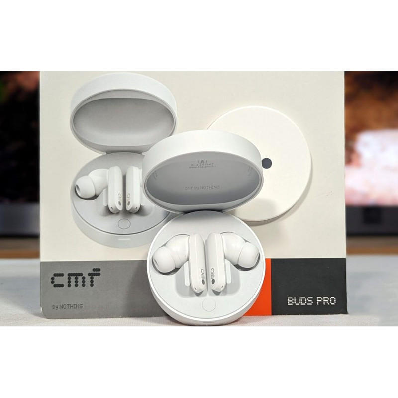 هدفون بلوتوثی ناتینگ مدل CMF Buds Pro با نویز کنسلینگ فعال (ANC)، نویز کنسلینگ میکروفون (ENC)، درگاه شارژ USB Type-C، دارای میکروفون سه‌گانه در هر ایرباد، مقاوم در برابر رطوبت و عرق (IP54)