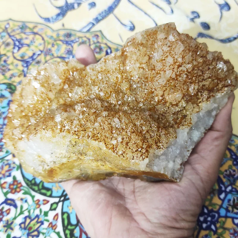 سنگ راف کوارتز مدل روی بستر عقیق ابی کد C8875