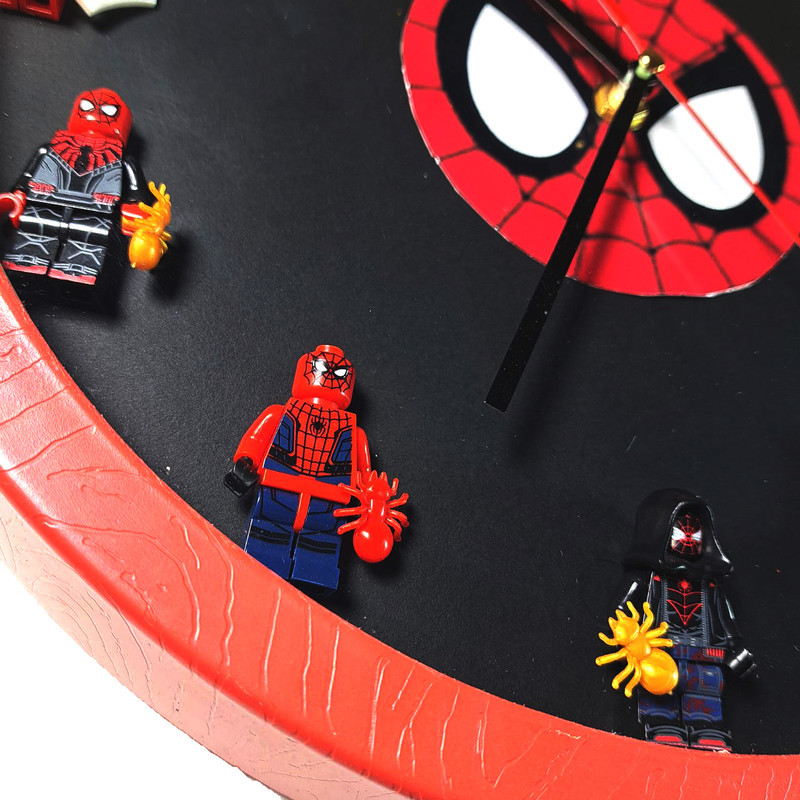 ساعت دیواری مکانیکی مدل spider طرح مرد عنکبوتی کد 03