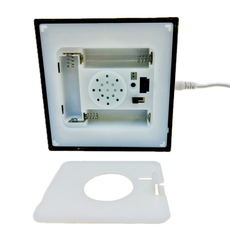 گوی موزیکال مدل پمپی مجسمه چرخشی طرح فانوس بابانوئل کریسمس کد P4191