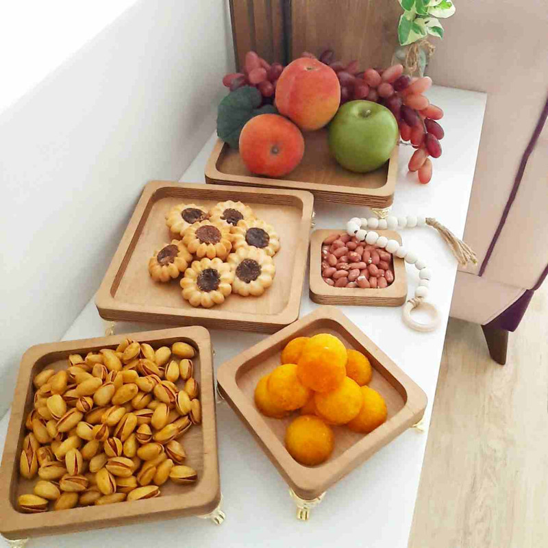 ظرف سرو چوبی پایه‌دار مدل ply05 مجموعه 5 عددی از چوب روس باکیفیت، ضدآب و بادوام مناسب آجیل‌خوری، میوه‌خوری و شکلات‌خوری، قابلیت شست‌وشو با دست و استفاده در میهمانی و پذیرایی