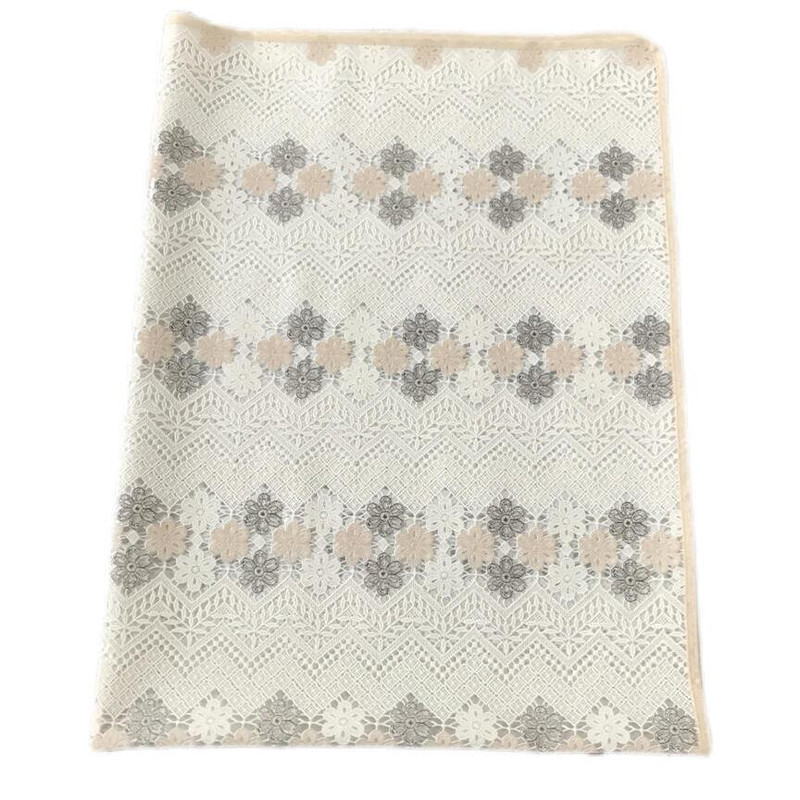سفره 24 نفره مدل رویال طرح گیپور سایز 600×140 سانتی متر