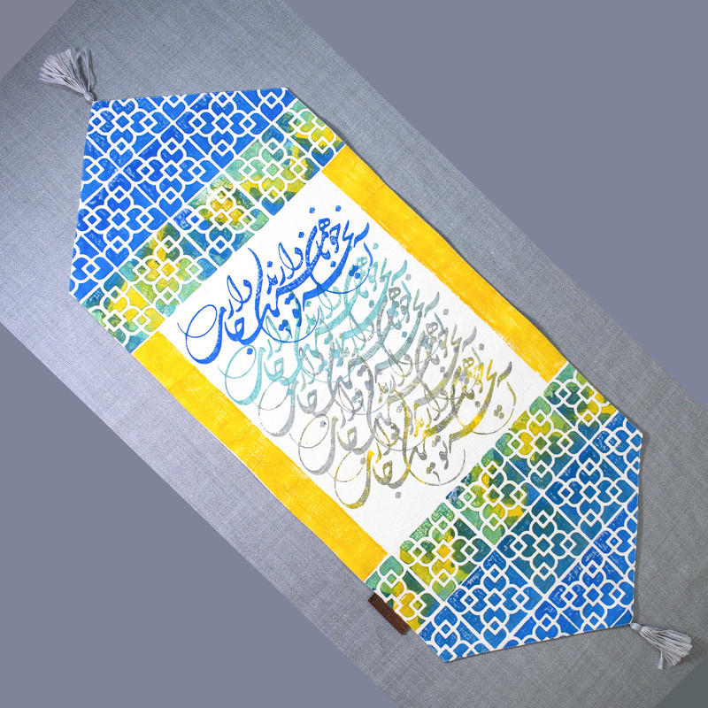 رانر طرح کاشی کد RU4090 به همراه کاور کوسن