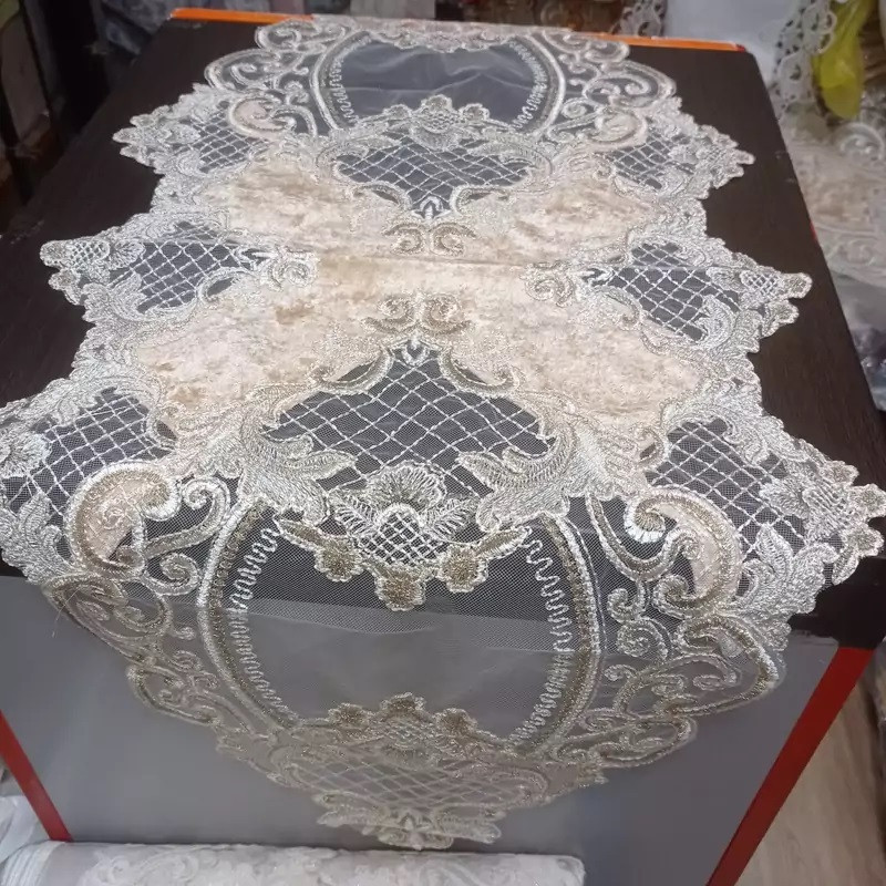 ست رومیزی سه تکه مدل دانتل طرح گل برجسته