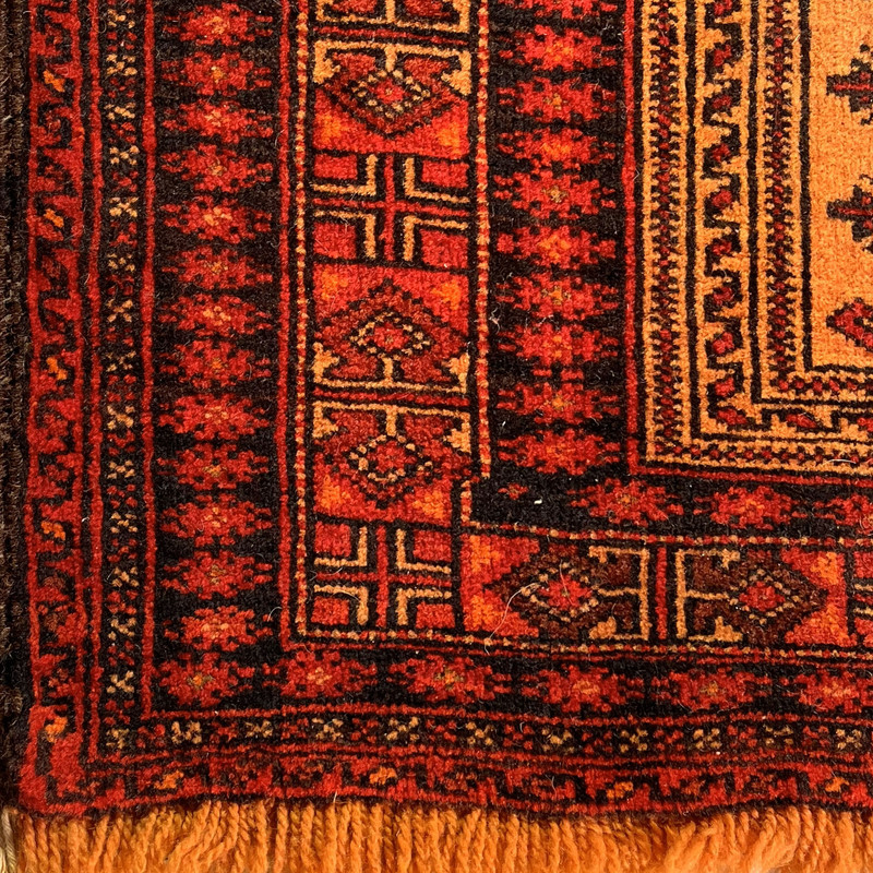فرش دستبافت کناره طول یک و نیم متر مدل بلوچ کد NKP.RJ54 زمینه قرمز