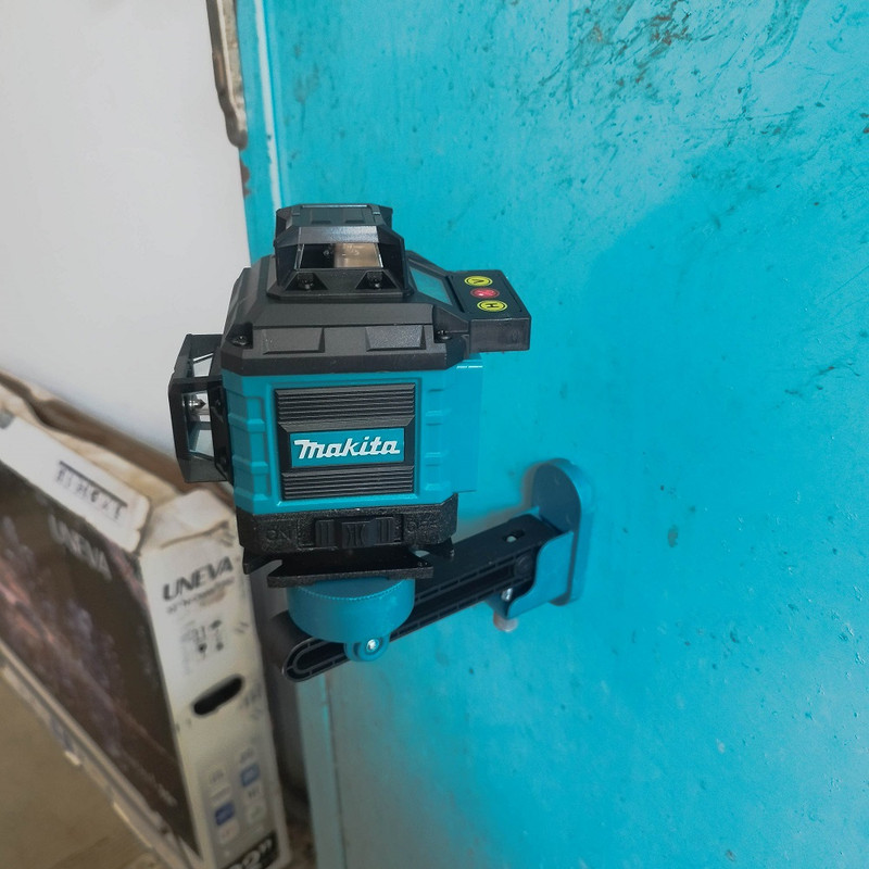 تراز لیزری ماکیتا مدل نور سبز 16 لاین کد  360-LB-3BOX