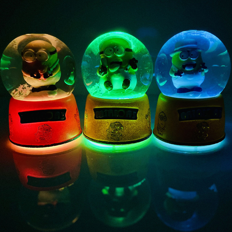 گوی چراغ‌دار مدل minions طرح مینیون بازیگوش کد D63788