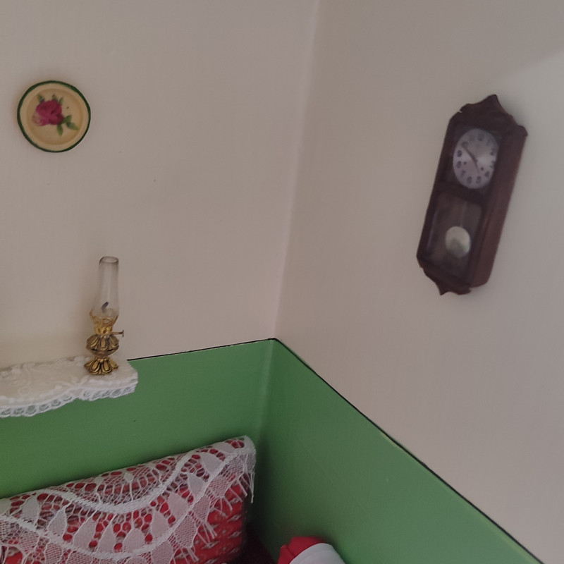 دیوارکوب مدل خانه نوستالژیک کرسی دار