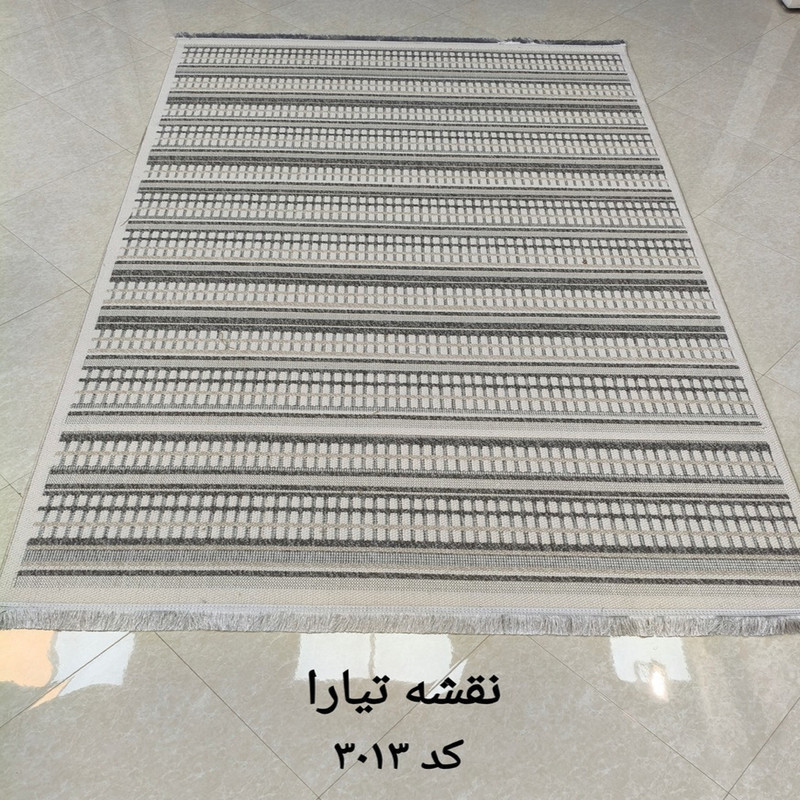فرش ماشینی 200 شانه دنیای فرش زمینه نسکافه‌ای حاشیه سیلور مدل تیارا کد 3013