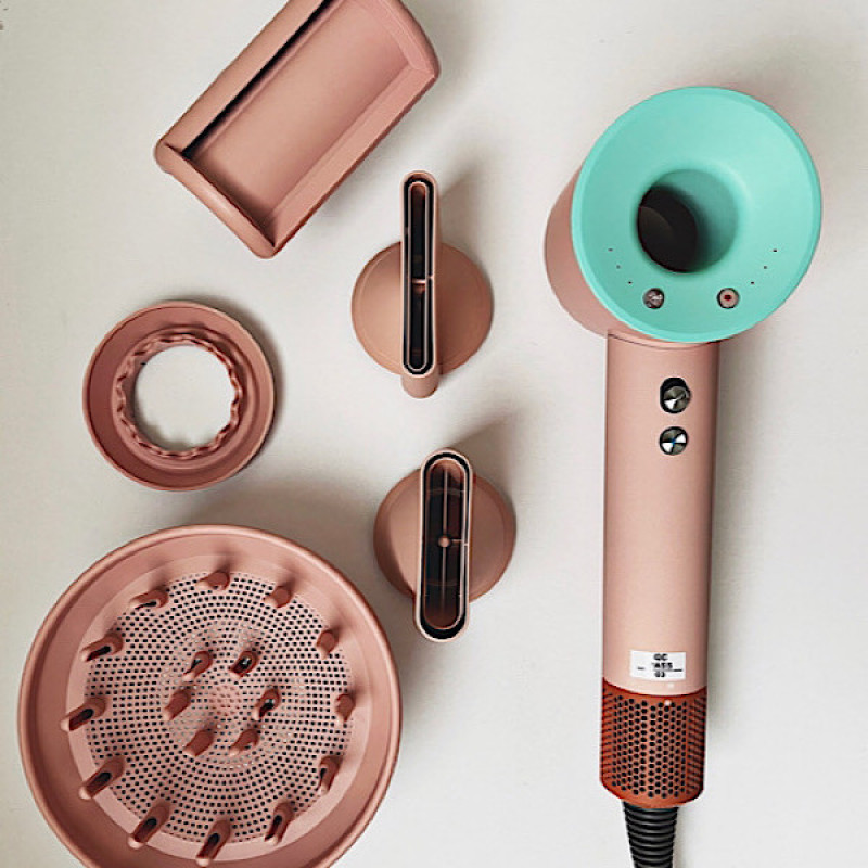 سشوار حرفه‌ای 1600 وات super hair dryer، موتور AC، وزن 160 گرم، المنت سرامیک تورمالین، دارای سری دیسپانسر، متمرکز‌کننده با ویژگی صاف‌کنندگی، با قابلیت عملکرد توربو