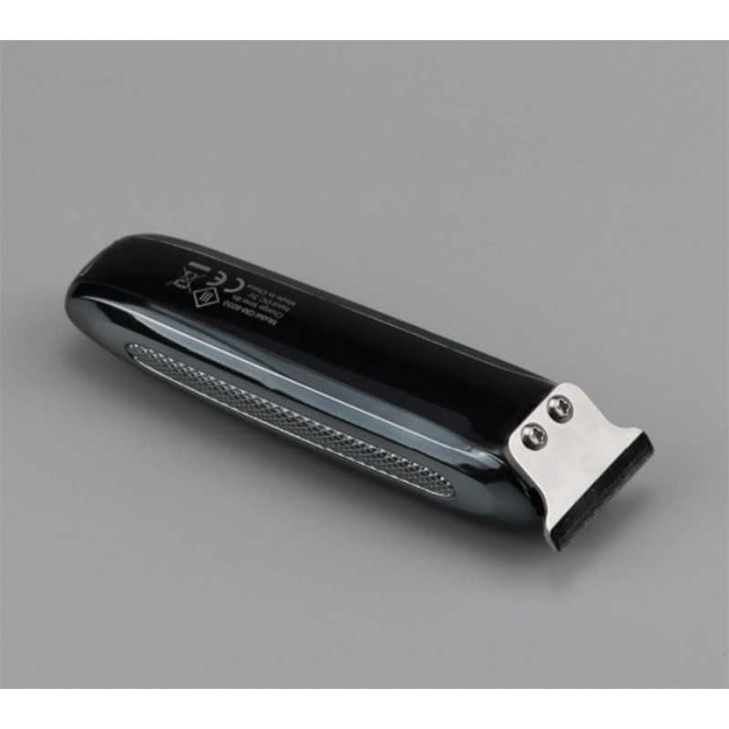 ماشین اصلاح موی سر و صورت جیمی مدل GM-6050 با تیغه استیل ضد زنگ، اصلاح برش مستقیم با دقت 0.1 میلی‌متر، قابلیت صفرزن، خط زن و حجم زن، باتری با 70 دقیقه زمان استفاده و نمایشگر وضعیت شارژ و سه شانه اصلاح 1، 2 و 3 میلی‌متری
