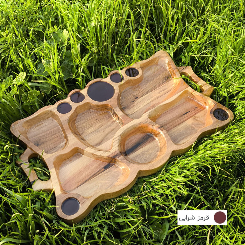 سینی پذیرایی اردوخوری چوب گردو و رزین با محفظه‌های مجزا، پوشش کیلر دو جزئی، ابعاد 69×40×4 سانتی‌متر