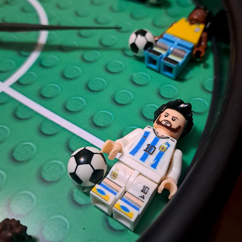 ساعت دیواری مکانیکی مدل Soccer طرح فوتبال لگویی