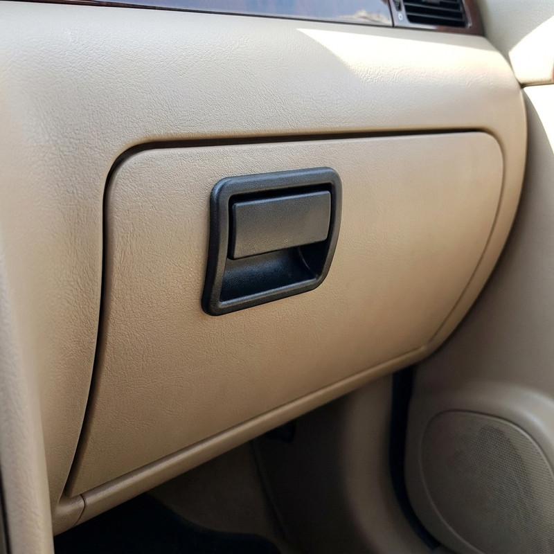 دستگیره در داشبورد خودرو چیکال مدل P-590 مناسب برای سمند