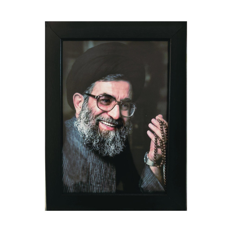 تابلو طرح رهبر شهید حضرت آیت الله خامنه ای در جوانی کد Tsb01 فریم مشکی