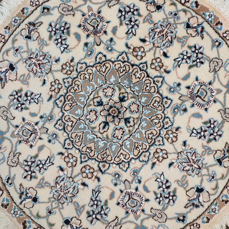 فرش دستباف یک متری طرح گرد مدل نایین D
